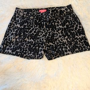 Isaac Mizrahi Women's Black and Gray Animal Print Shorts with Stretch Si…